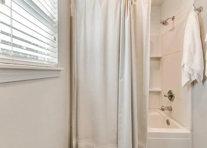 Midtown With 3 Full Baths Near Expo & Tu - Enjoy The Covered Patio Holiday home *