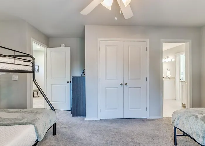 Midtown With 3 Full Baths Near Expo & Tu - Enjoy The Covered Patio *