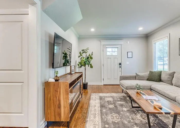 Midtown With 3 Full Baths Near Expo & Tu - Enjoy The Covered Patio Holiday home