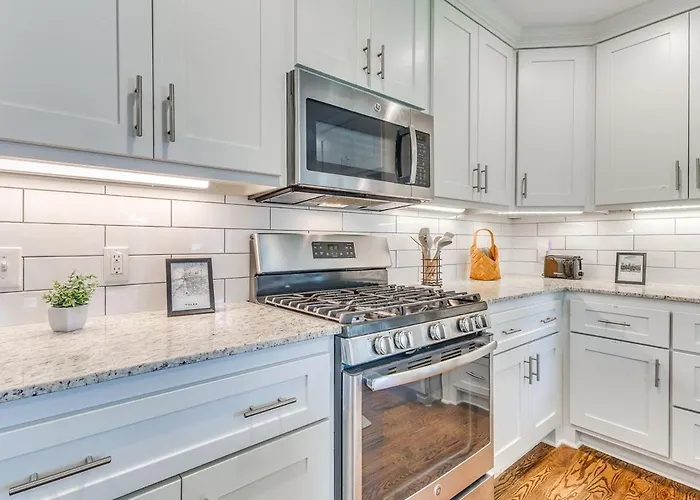 Midtown With 3 Full Baths Near Expo & Tu - Enjoy The Covered Patio Tulsa