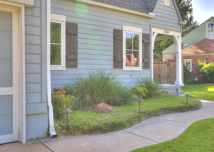 Midtown With 3 Full Baths Near Expo & Tu - Enjoy The Covered Patio