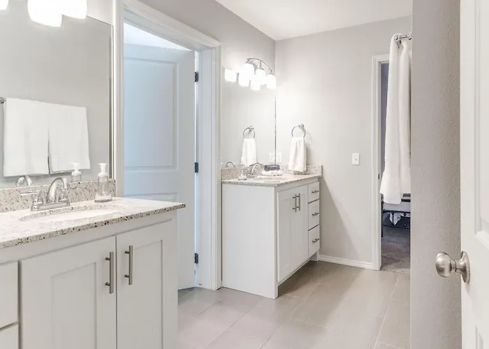 Midtown With 3 Full Baths Near Expo & Tu - Enjoy The Covered Patio