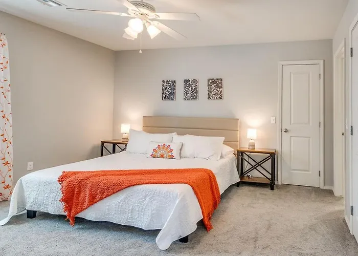 Midtown With 3 Full Baths Near Expo & Tu - Enjoy The Covered Patio Tulsa